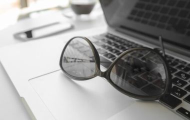 Для чого використовують комп’ютерні окуляри?